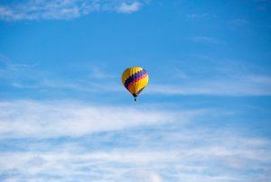 hot-air-balloon-flying-in-blue-sky